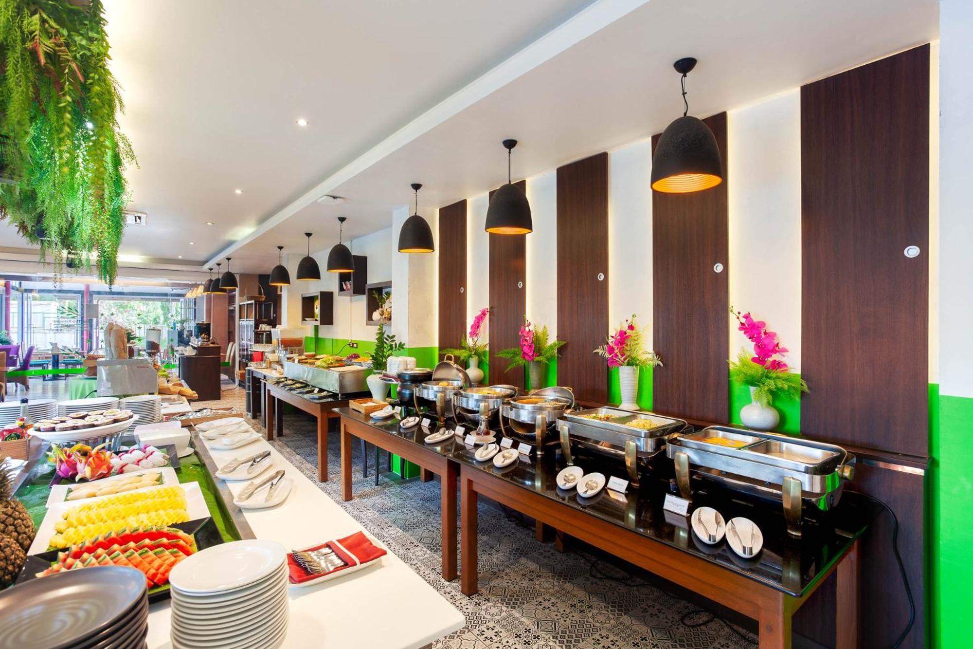 Thanthip Beach Resort Patong Exterior foto