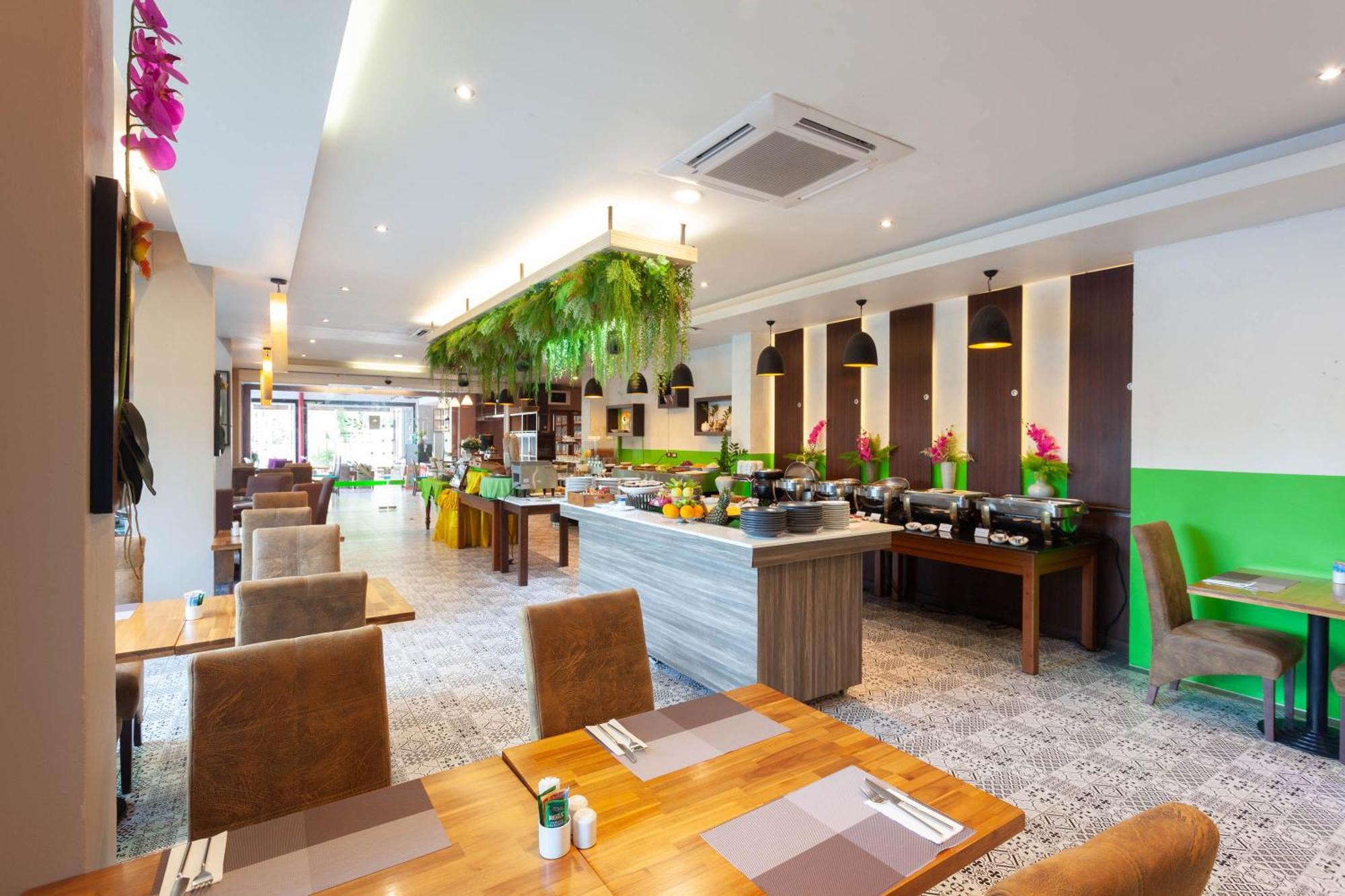 Thanthip Beach Resort Patong Exterior foto