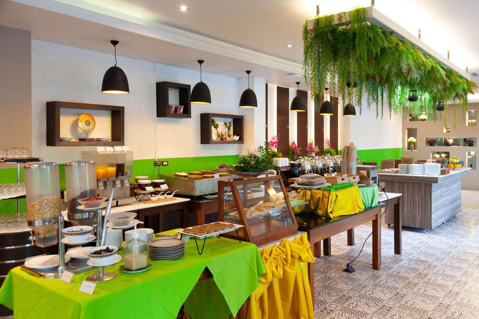 Thanthip Beach Resort Patong Exterior foto