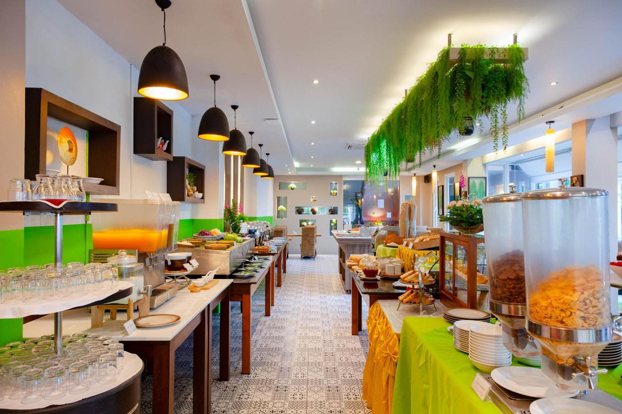 Thanthip Beach Resort Patong Exterior foto