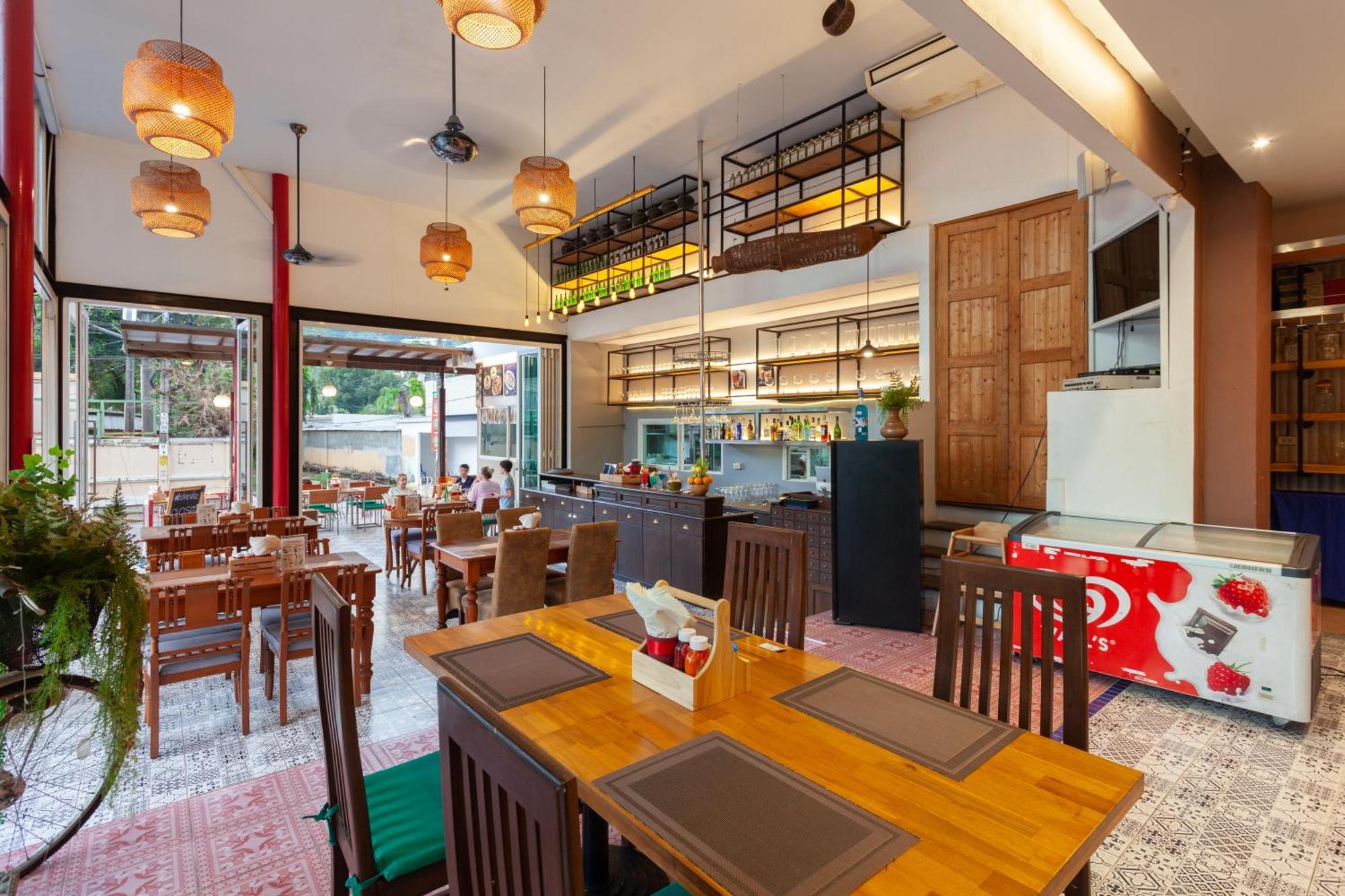 Thanthip Beach Resort Patong Exterior foto