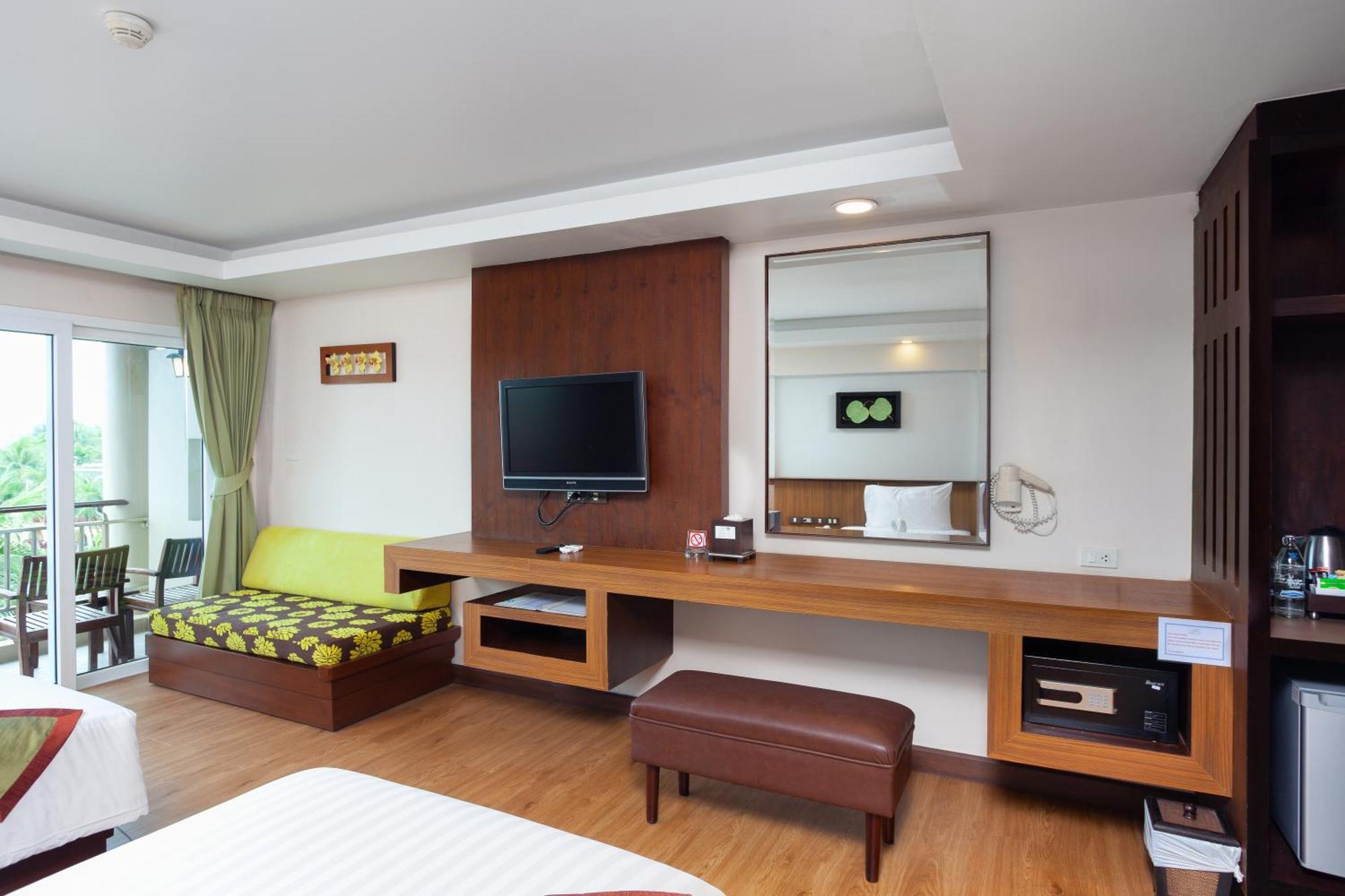 Thanthip Beach Resort Patong Exterior foto